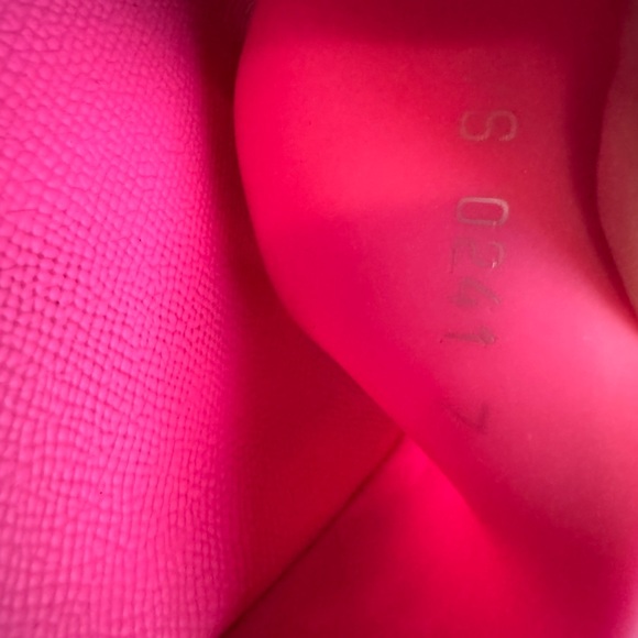 Hot Pink Louis Vuitton Pool Slides - Picture 5 of 6